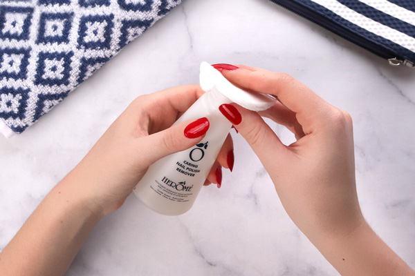 فواید استفاده از لاک چیست و چرا باید ناخنهای خود را لاک بزنیم؟ 8 NAILPOLISHREMOVER