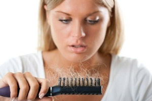 دلایل ریزش مو به همراه درمان های موثر و اساسی