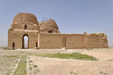 کاخ سروستان,کاخ سروستان فارس,کاخ ساسانی سروستان