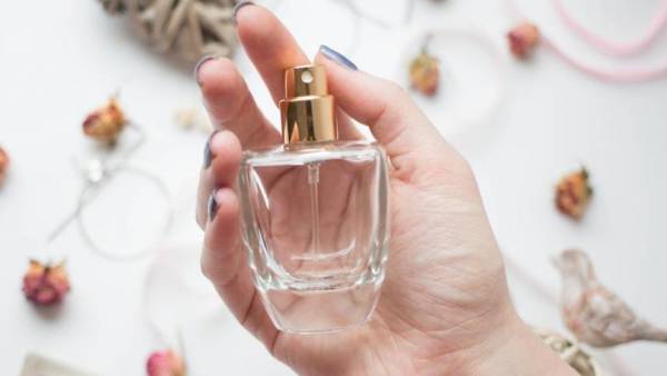 7 راز اصلی زنان خوشبو در عطر زدن چیست