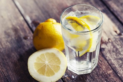 فواید نوشیدن آب لیمو و معده خالی! 5 lemonjuice stomach2 3
