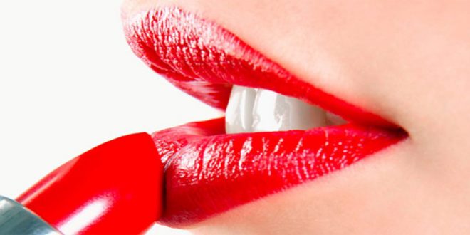 چگونه با آرایش لبهایی برجسته و حجیم داشته باشیم؟ چگونه با آرایش لبهایی برجسته و حجیم داشته باشیم؟