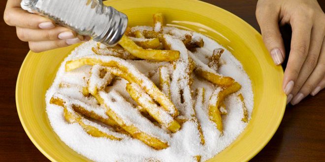 رابطه خوردن غذاهای شور و عرق زیاد