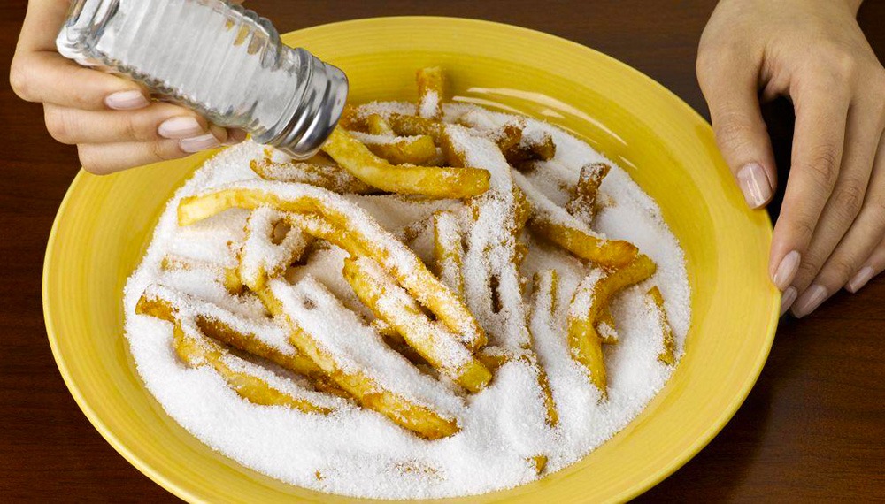 رابطه خوردن غذاهای شور و عرق زیاد